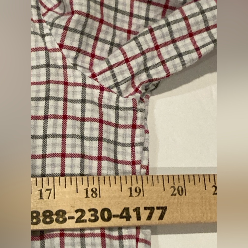Vineyard Vine’s Men’s Long Sleeve Button Down Whale Shirt Red White Flannel - Picture 6 of 7